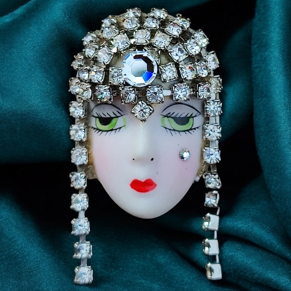 Vintage Art Deco Flapper Woman Bruch Signed By Artist - Picture 1 of 9